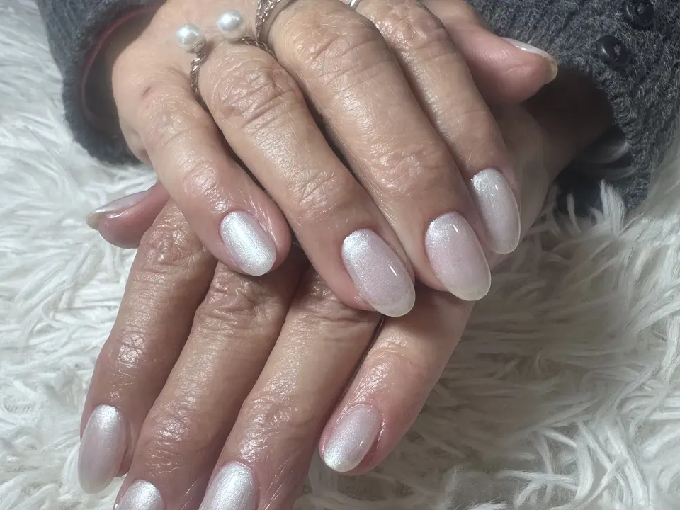 Kapping sobre uñas naturales realizado por Melisa Castro